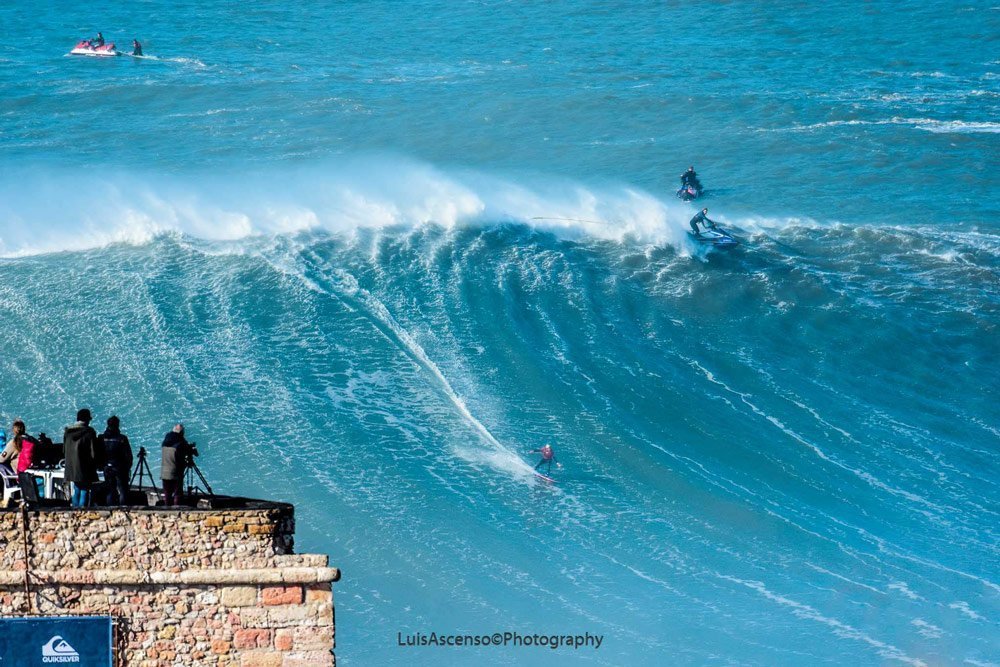 A guide to aerial surfing moves