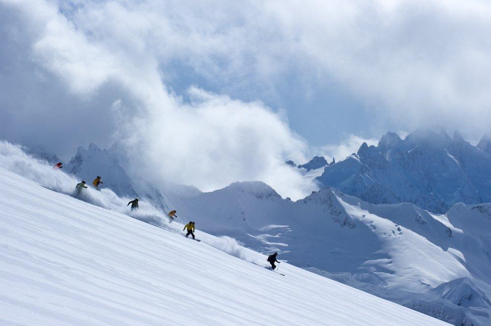NOVEMBER EX-TOUR POWDER FREESTYLE RIDING