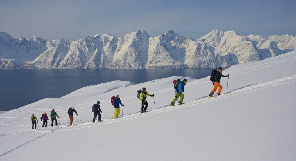 Safe mountain skiing in Norway