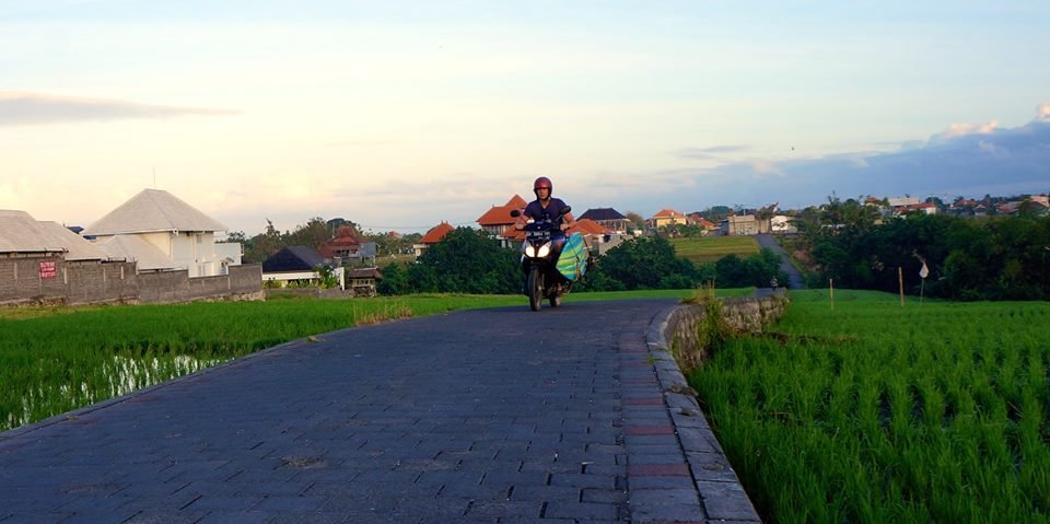 Matt on the famous Canggu shortcut! | Photo: Christina Kniewasser