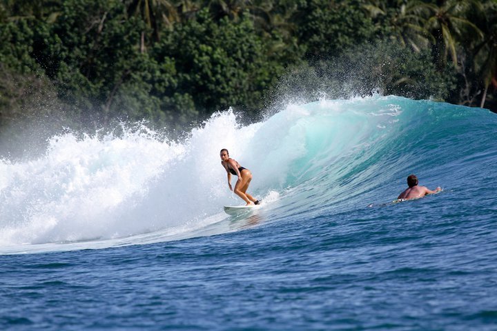 Female surfer staying at Aloita