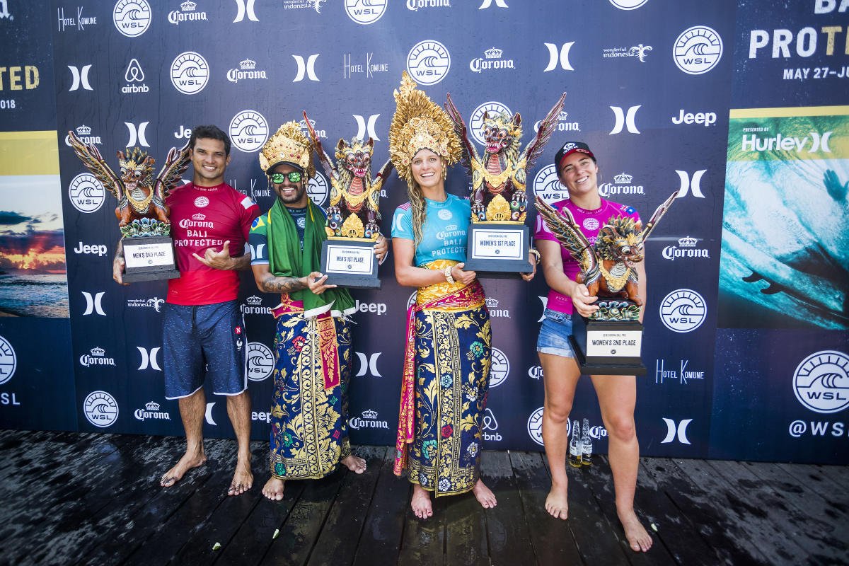 The winners and 2nd places of the Bali Keramas Pro