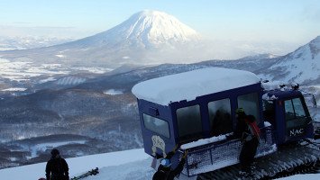 Niseko Snowcat