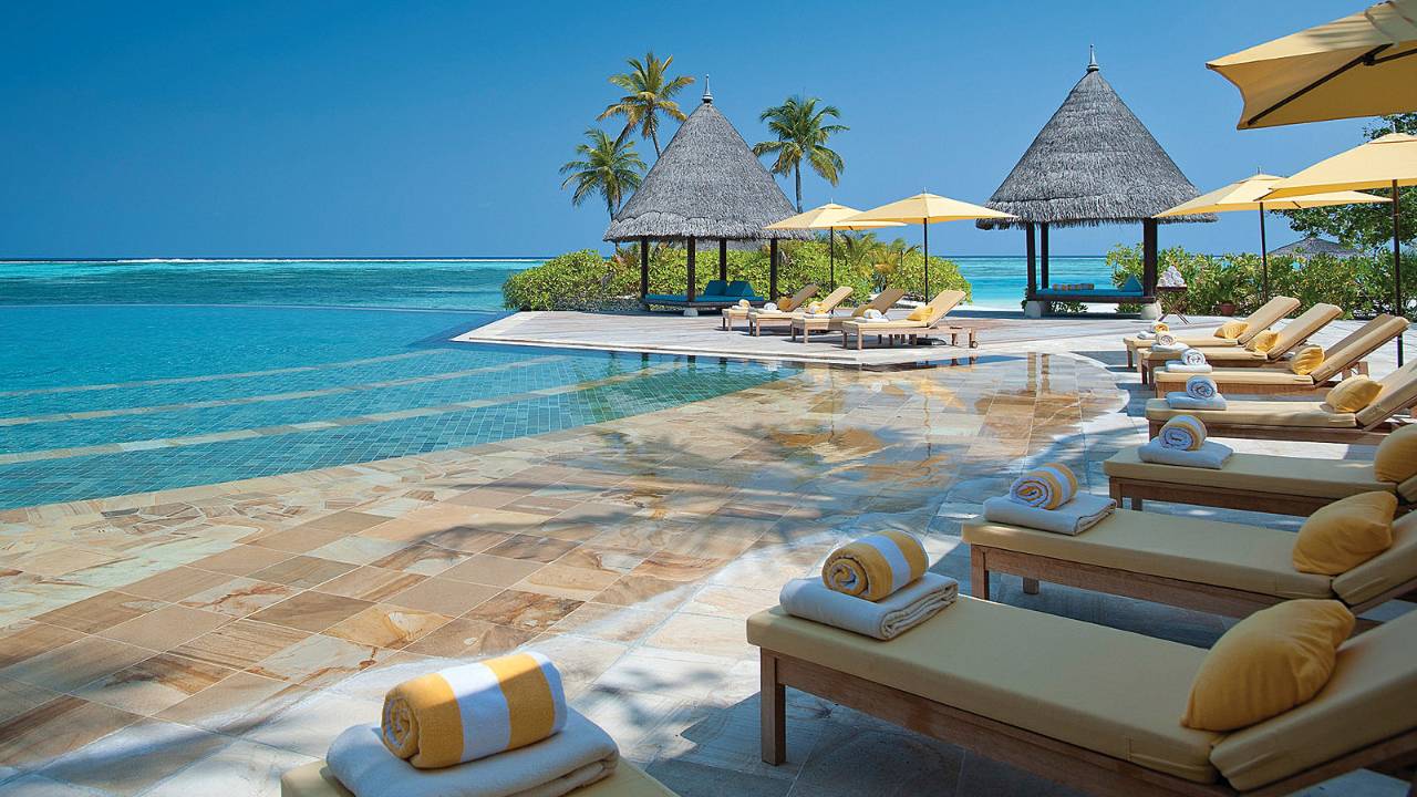 kuda huraa infinity pool